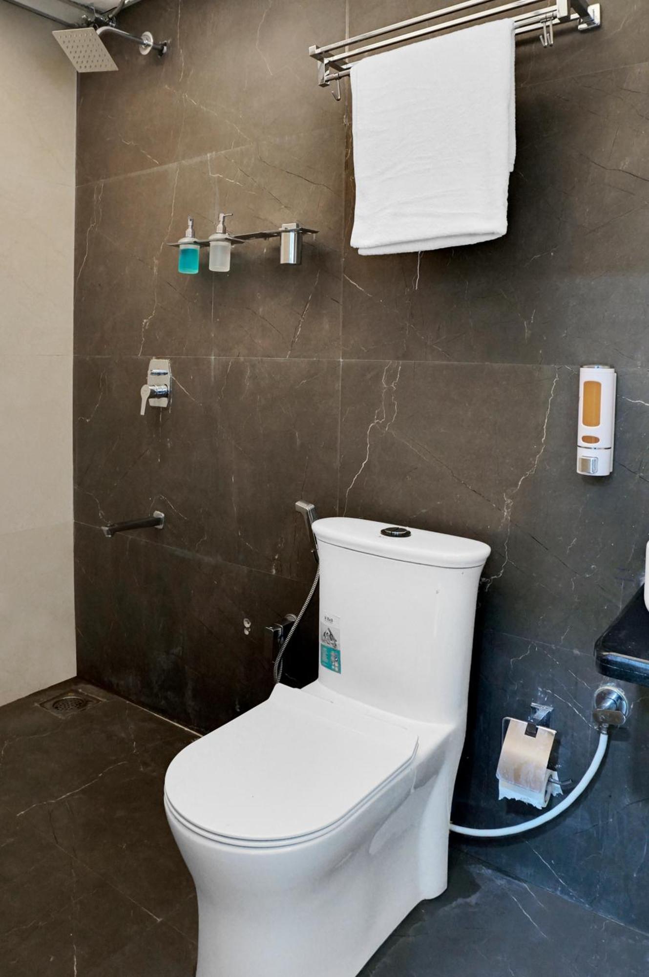 Hotel Sayba Executive Púna Kültér fotó