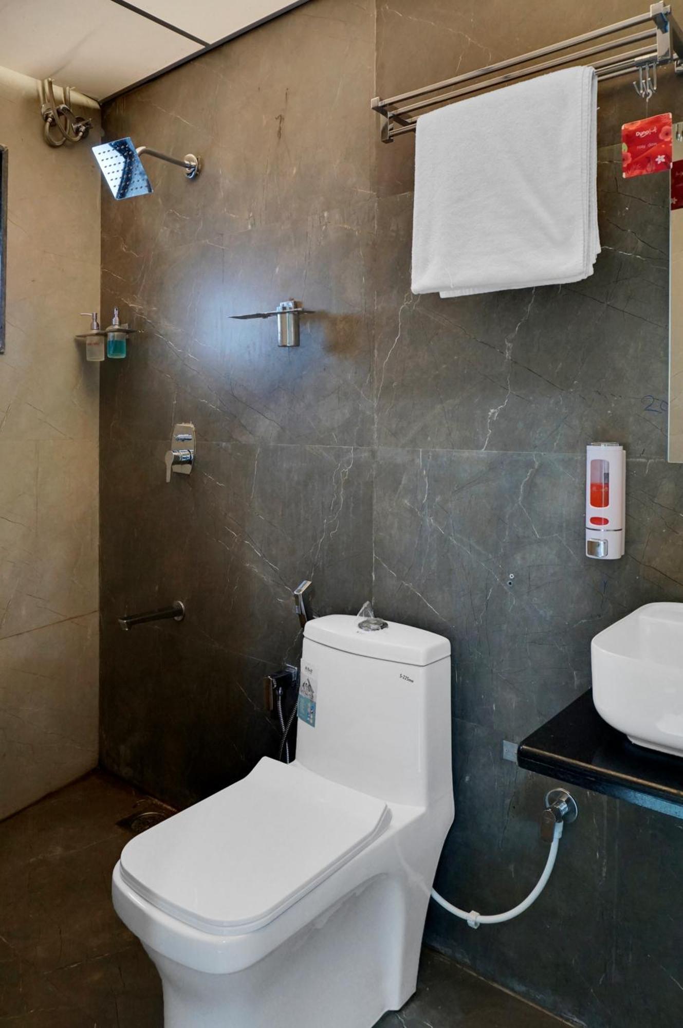 Hotel Sayba Executive Púna Kültér fotó
